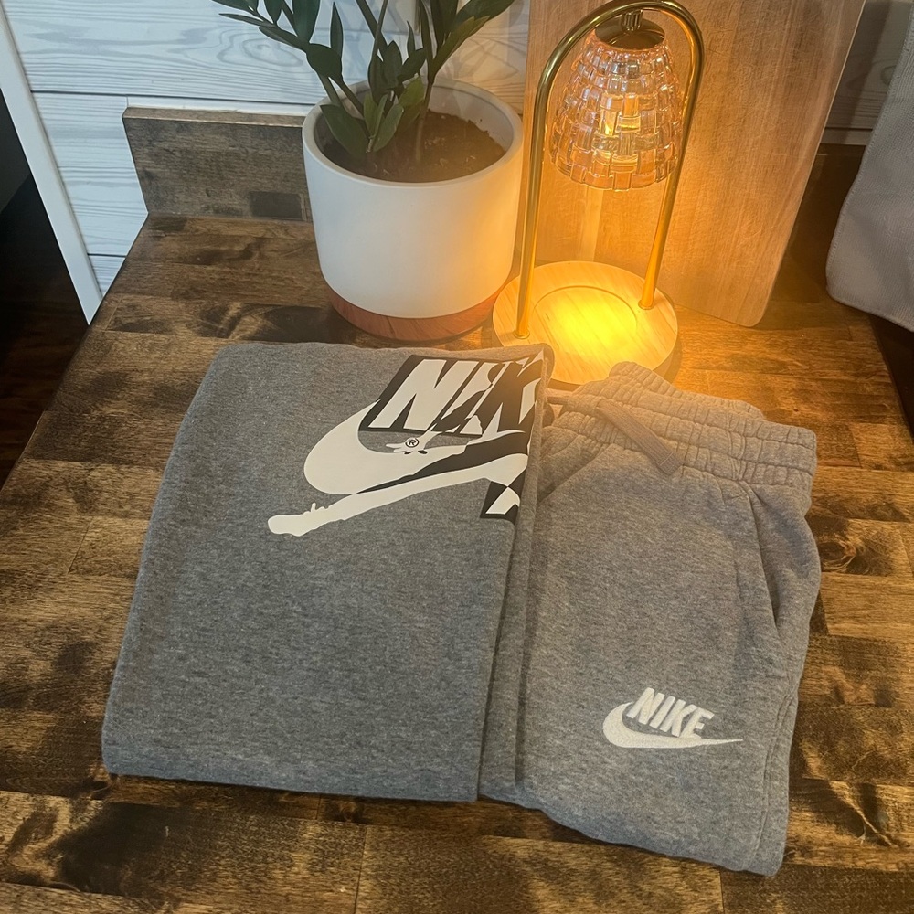 Nike sweatpants boys large